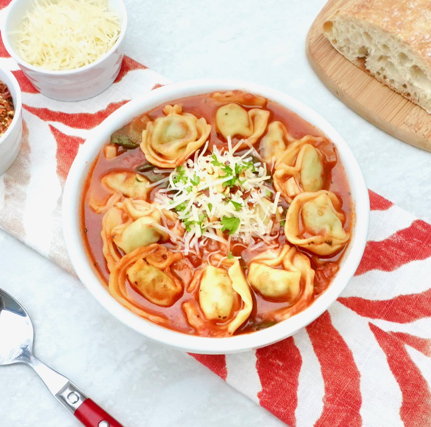 Easy Italian Tomato Spinach Tortellini Soup Recipe