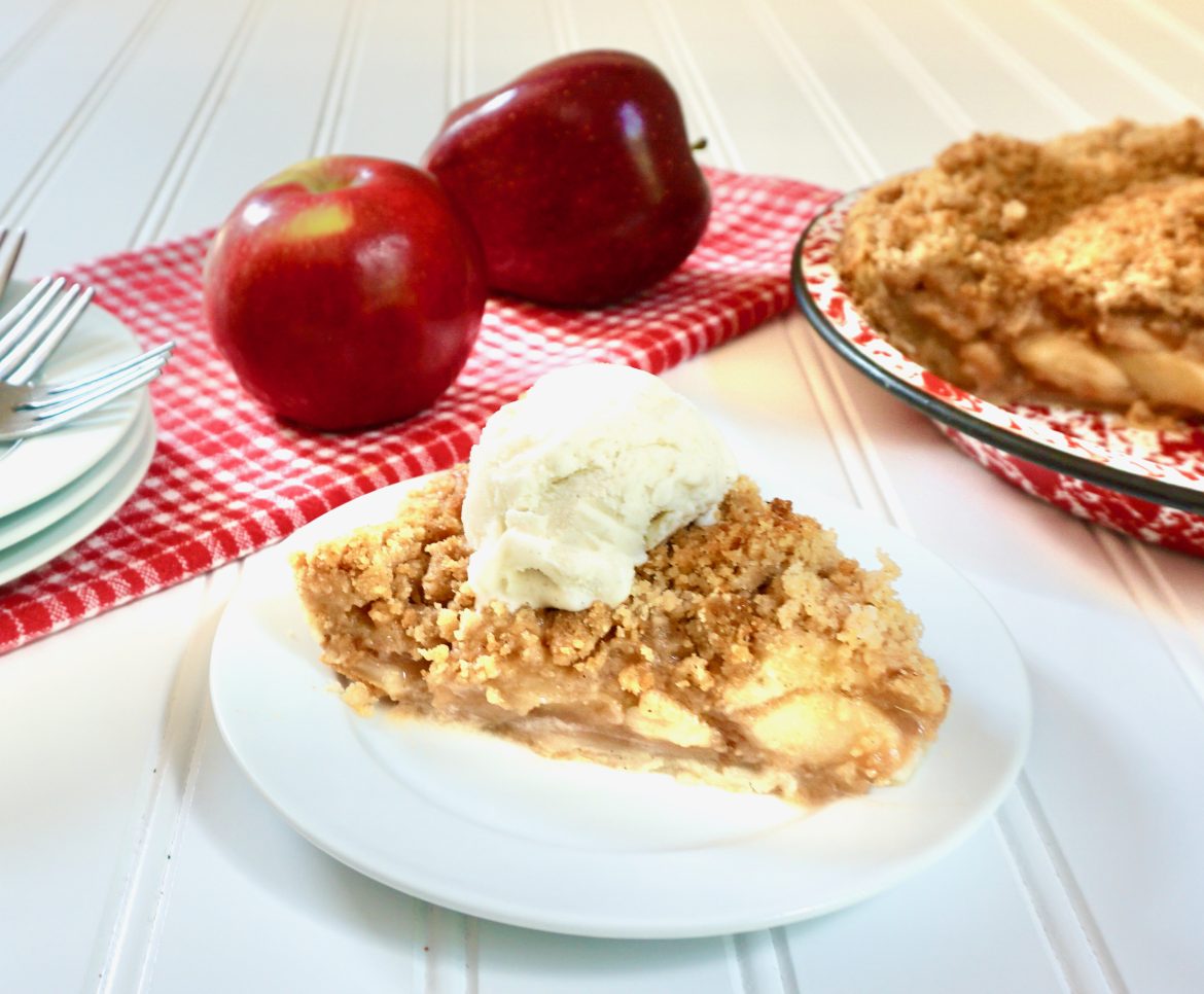 Easy to Make Cinnamon Apple Crumble Pie Fall Recipe