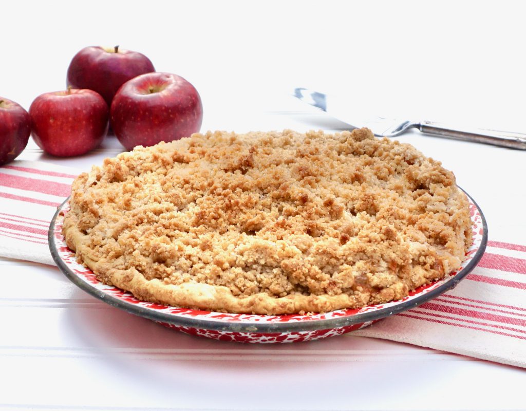 Easy to Make Cinnamon Apple Crumble Pie Fall Recipe