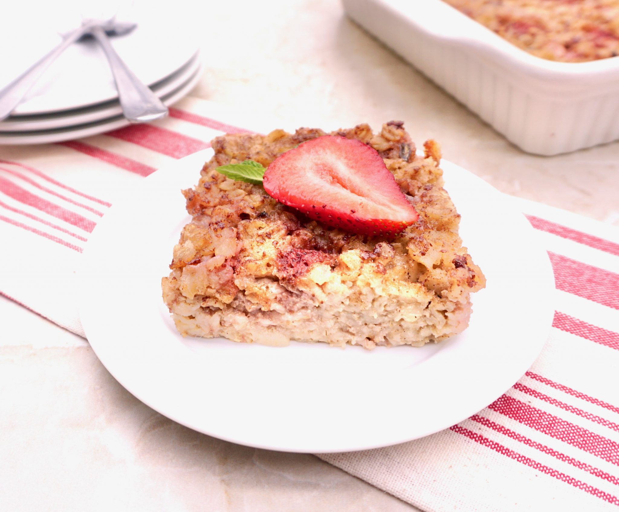 Easy to Make Strawberry Banana Baked Oatmeal Recipe