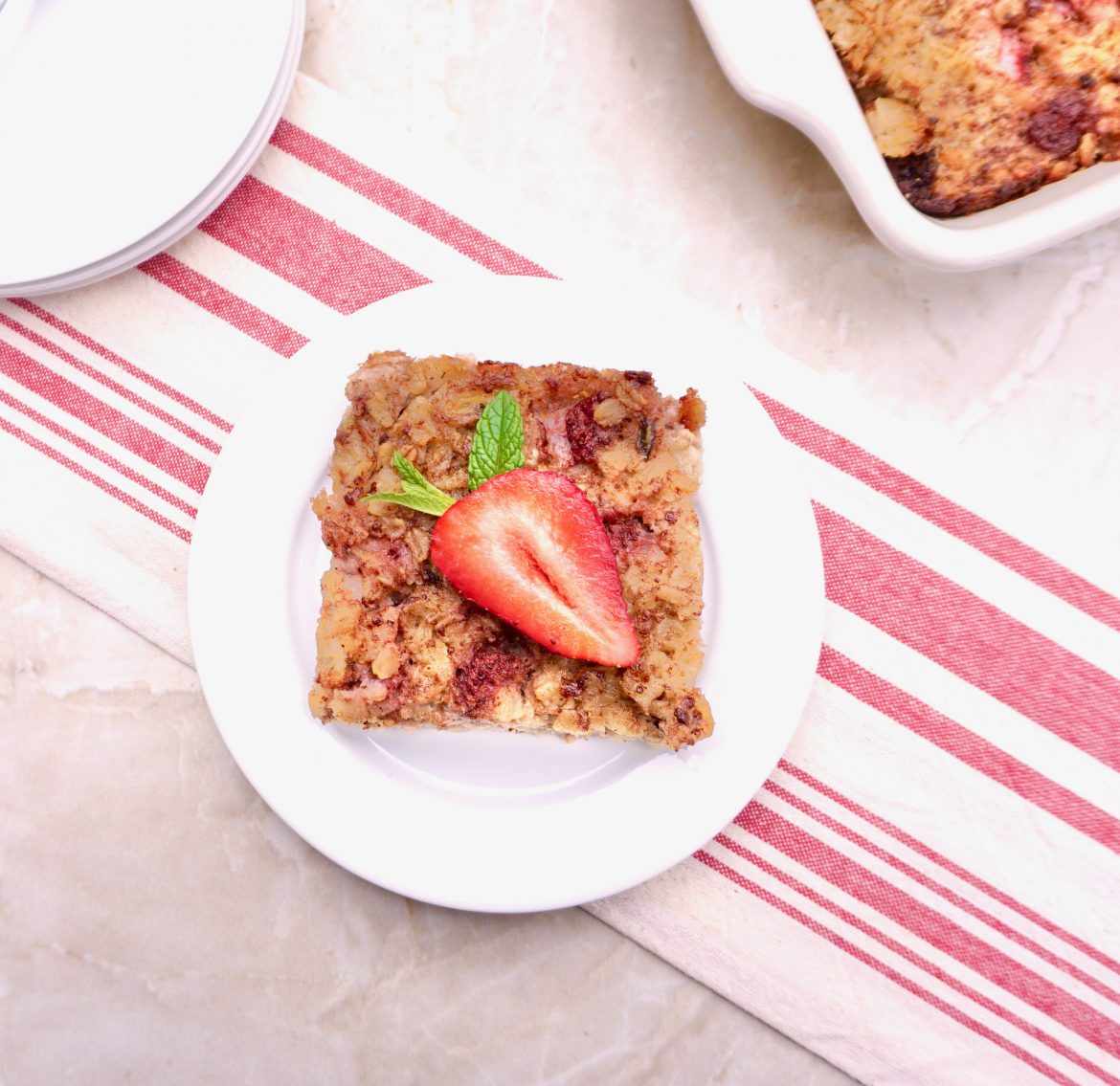 Easy to Make Strawberry Banana Baked Oatmeal Recipe