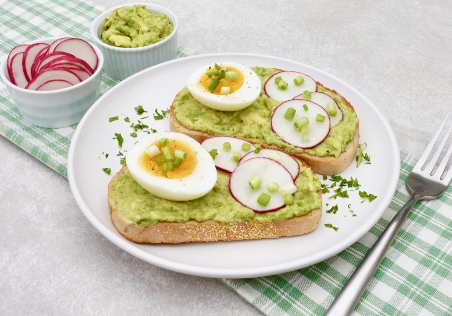 Jammy Egg Avocado Toast is an easy and delicious breakfast